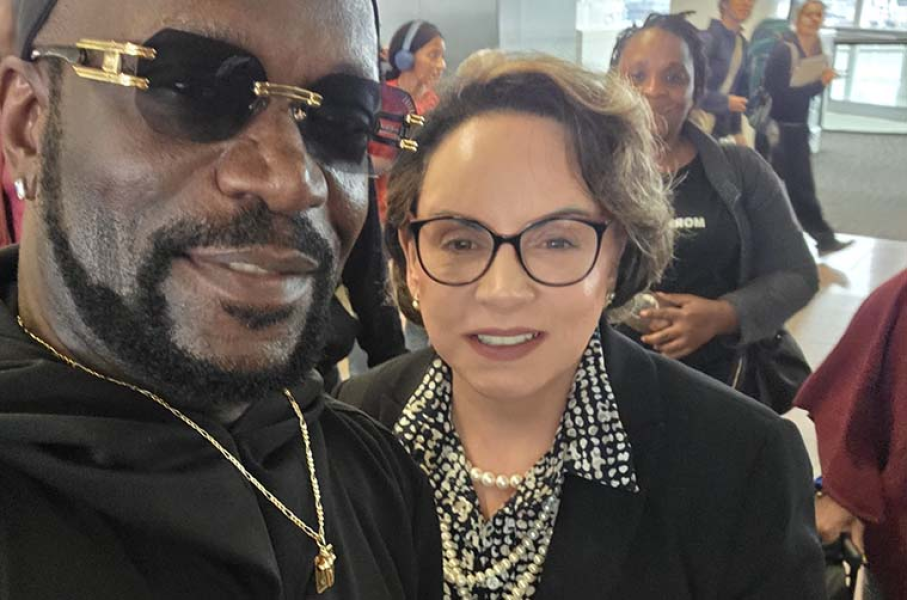 Mme Regina Veltin, épouse de l'Ambassadeur d'Allemagne rencontre l’artiste ivoirien Meiway